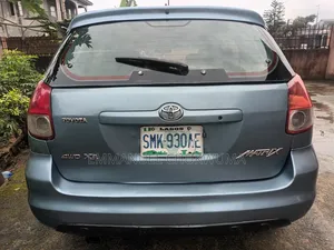 Toyota Matrix XR Hatchback FWD (1.8L 4cyl 4A) 2005 Blue