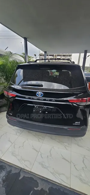Toyota Sienna 2022 Black