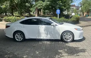 Lexus ES 350 FWD 2015 White