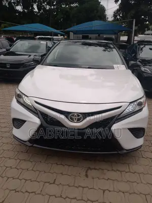 Toyota Camry XLE FWD 2020 White