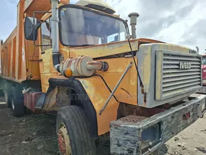 Tokunbo Auxiliary 6x6 IVECO Ten Tyres Dump Truck Superb Engine Big Axl