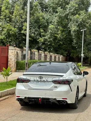 Toyota Camry XSE FWD (2.5L 4cyl 8AM) 2018 White
