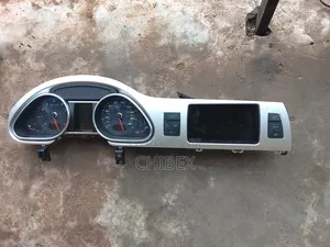 Screen Speed Clock Audi Q7 2013