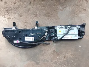 Screen Speed Clock Audi Q7 2013