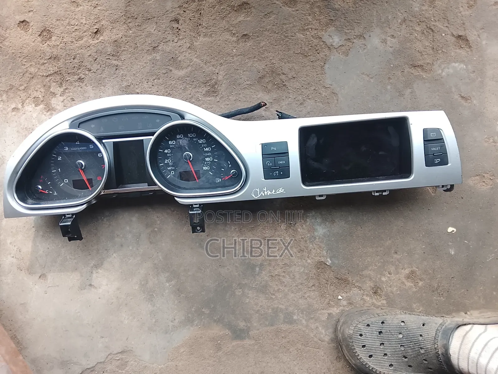 Screen Speed Clock Audi Q7 2013