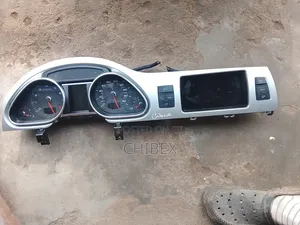 Screen Speed Clock Audi Q7 2013