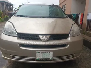 Toyota Sienna XLE 2005 Gold