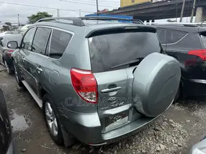 Toyota RAV4 2008 Green