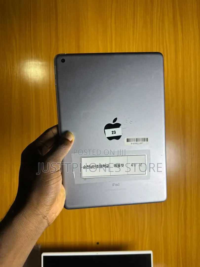 Apple iPad 9.7 32 GB Silver
