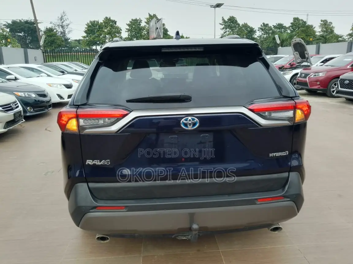 Toyota RAV4 2020 Blue