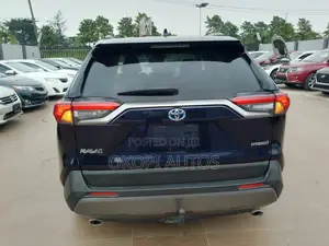 Toyota RAV4 2020 Blue