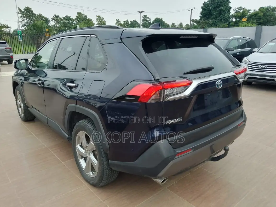 Toyota RAV4 2020 Blue