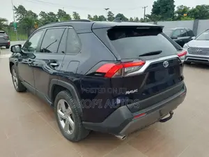 Toyota RAV4 2020 Blue