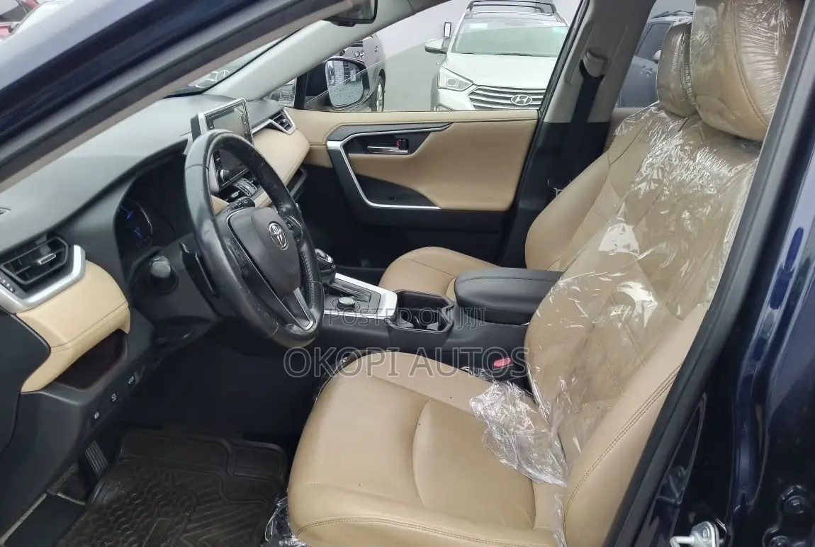Toyota RAV4 2020 Blue