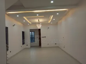 5bdrm House in Ogudu Gra for rent