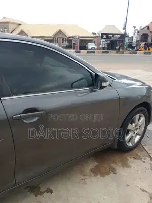 Toyota Camry LE 4dr Sedan (2.5L 4cyl 6AM) 2010