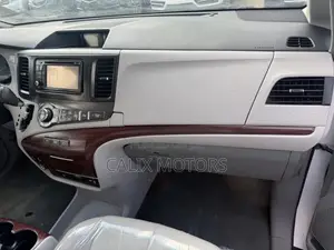 Toyota Sienna 2014 White