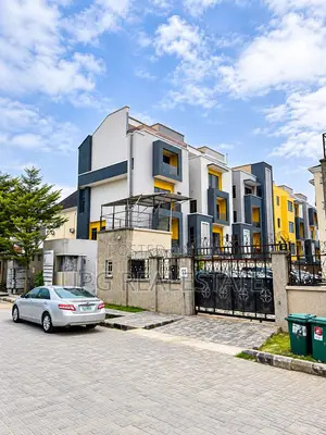 4bdrm Duplex in Ikota for sale