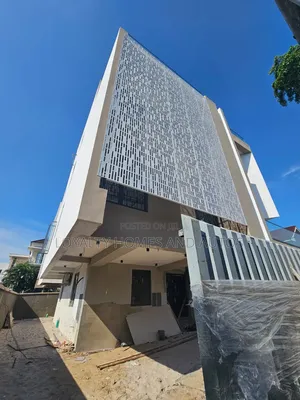 5bdrm Duplex in Banana Island for sale