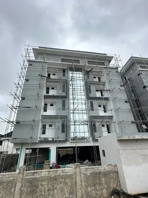 3bdrm Penthouse in Lekki Expressway for sale