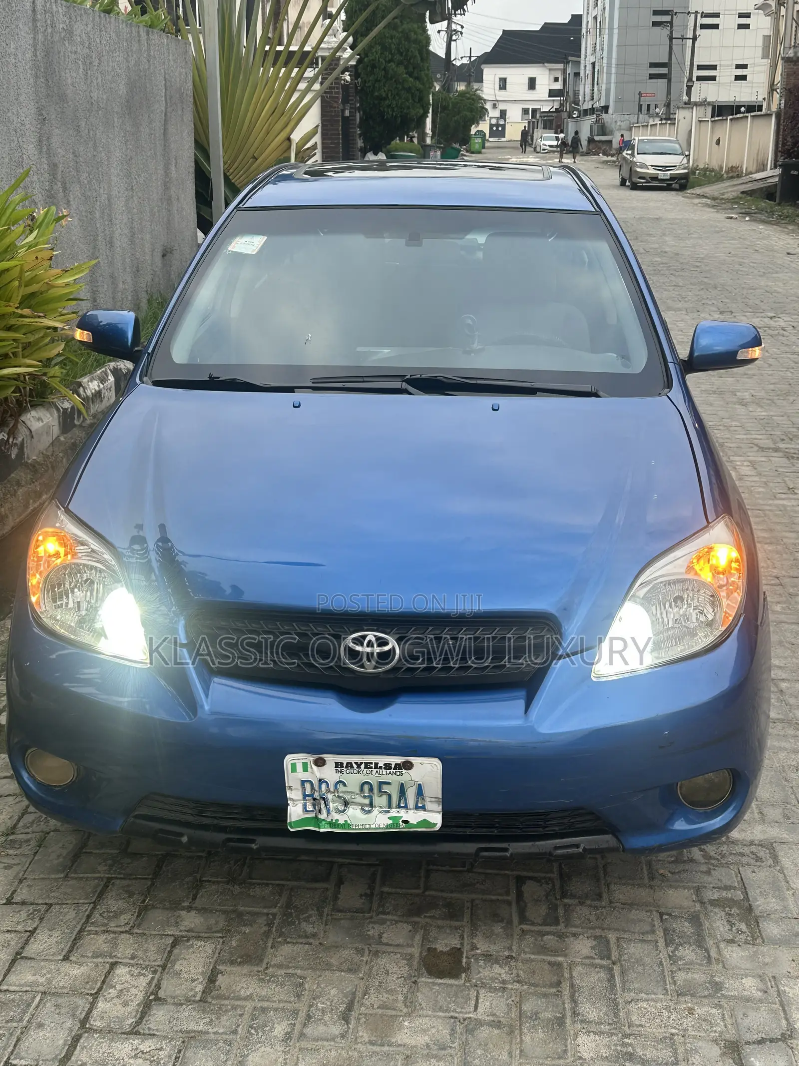 Toyota Matrix Hatchback AWD (1.8L 4cyl 4A) 2006 Blue