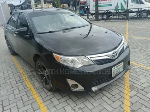 Toyota Camry SE 4dr Sedan (2.5L 4cyl 6A) 2013 Black