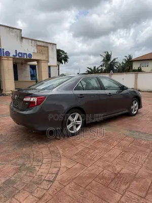 Toyota Camry SE 4dr Sedan (2.5L 4cyl 6A) 2013 Gray