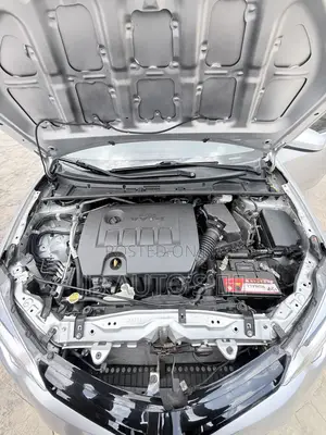 Toyota Corolla LE 4dr Sedan (1.8L 4cyl CVT) 2015 Silver