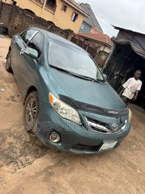 Toyota Corolla L 4dr Sedan (1.8L 4cyl 5M) 2012 Silver
