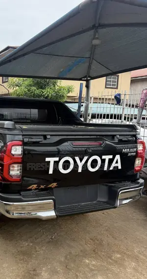 Toyota Hilux 2023 Black