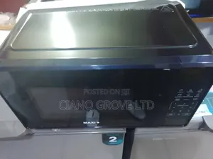 Hisense Microwave 20 Liter Black Digital