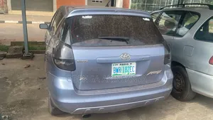 Toyota Matrix Hatchback FWD (1.8L 4cyl 5M) 2006 Blue