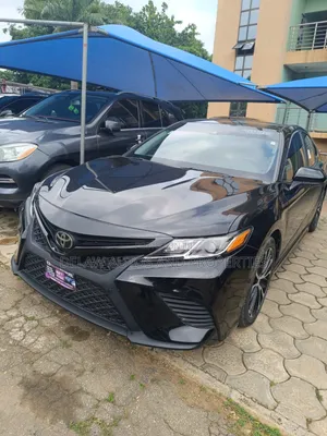 Toyota Camry SE 2021 Blue