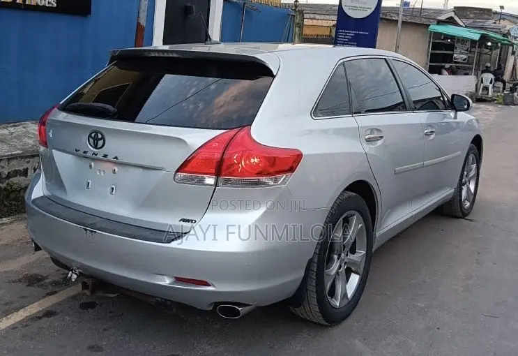 Toyota Venza 2010 Silver