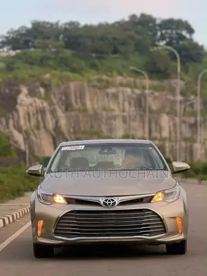 Toyota Avalon XLE Plus Sedan FWD (3.5L 6cyl 6A) 2017 Gold