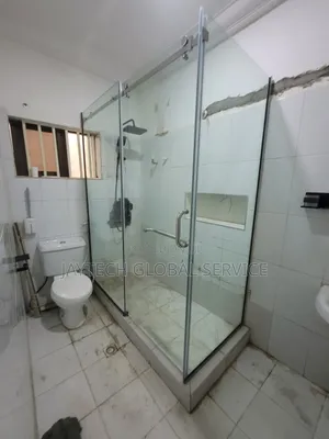 10mm Glass Cubicle