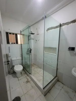 10mm Glass Cubicle
