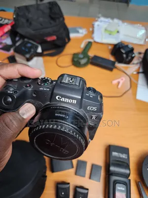 Canon EOS RP Full Photography Kit – Camera + Lens + Flashes