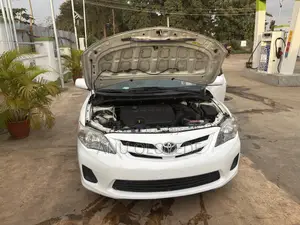 Toyota Corolla LE 4dr Sedan (1.8L 4cyl 4A) 2011 White