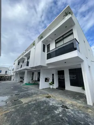 3bdrm Duplex in Ikota for sale