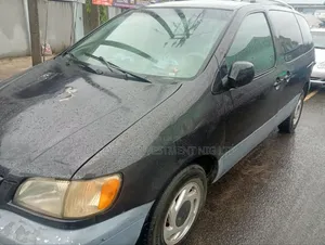 Toyota Sienna LE 2002 Green