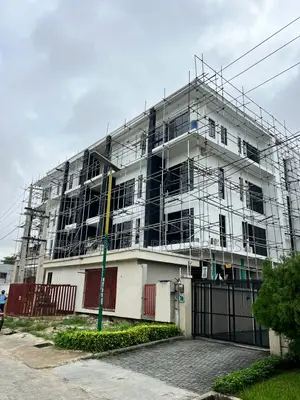 3bdrm Apartment in Lekki Phase 1 for sale