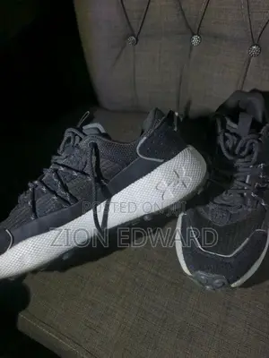 Under Armour Fat Tire Venture Pro Sneakers in Black