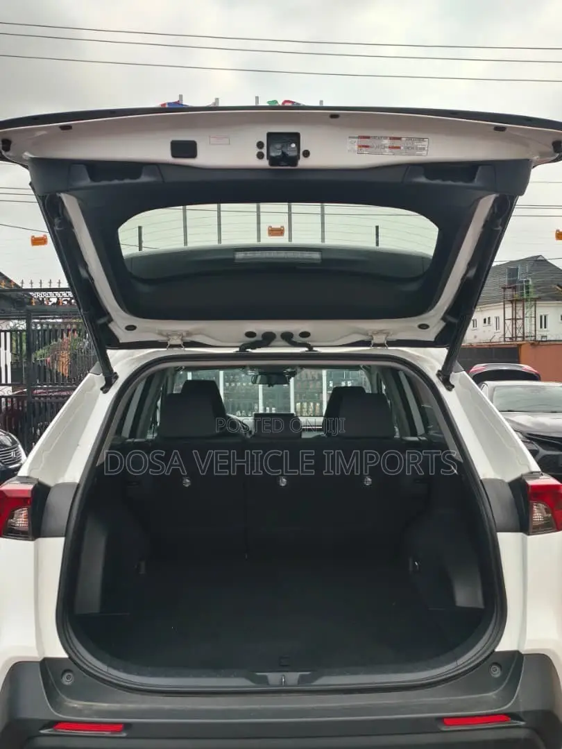 Toyota RAV4 XLE AWD 2023 White