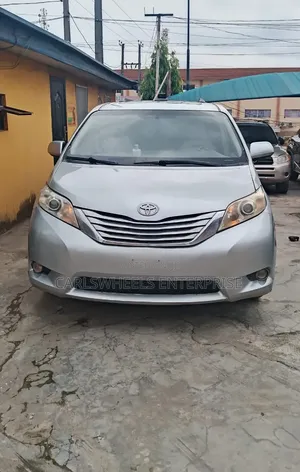 Toyota Sienna XLE 7 Passenger Mobility 2012 Silver