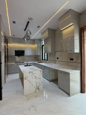 2bdrm Apartment in Ologolo, Lagos Island / Lagos Island for sale