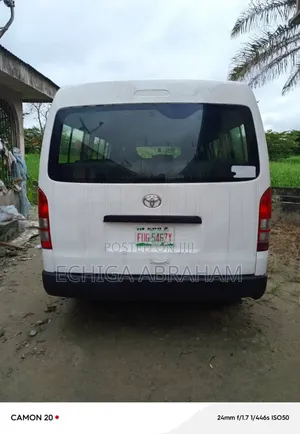 Toyota HiAce 2002 White