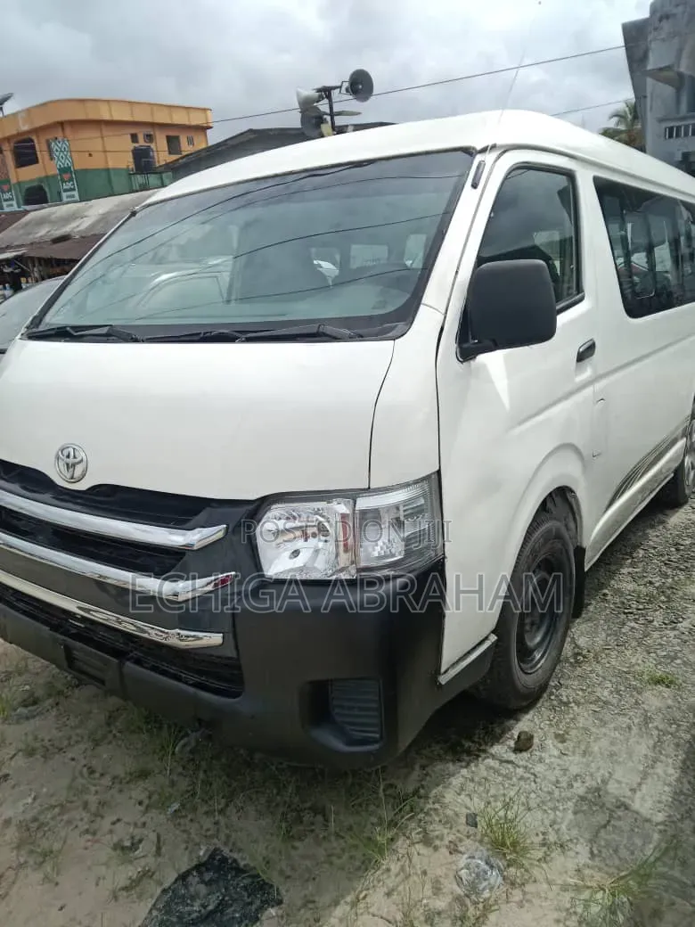Toyota HiAce 2002 White