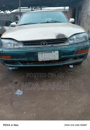 Toyota Camry 1998 Yellow