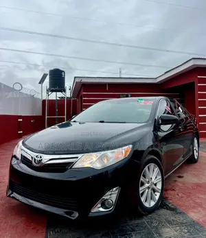 Toyota Camry XLE 4dr Sedan (2.5L 4cyl 6A) 2013 Black